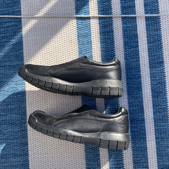 Mens JEEP Black Leather Slip-ons with MEMORY FOAM Foot Bed! In EUC Size 9 EU 43 - Picture 5 of 9